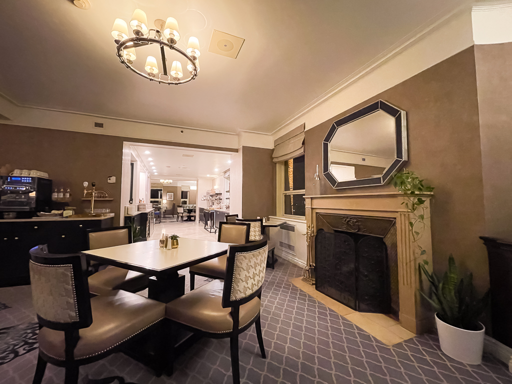 Fairmont-Quebec-Salon Gold 4