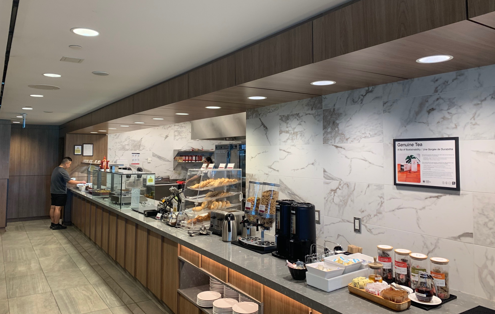 Avis&nbsp;: Plaza Premium Terminal 3 – Départs internationaux à l’aéroport Pearson de Toronto (YYZ) - food 1
