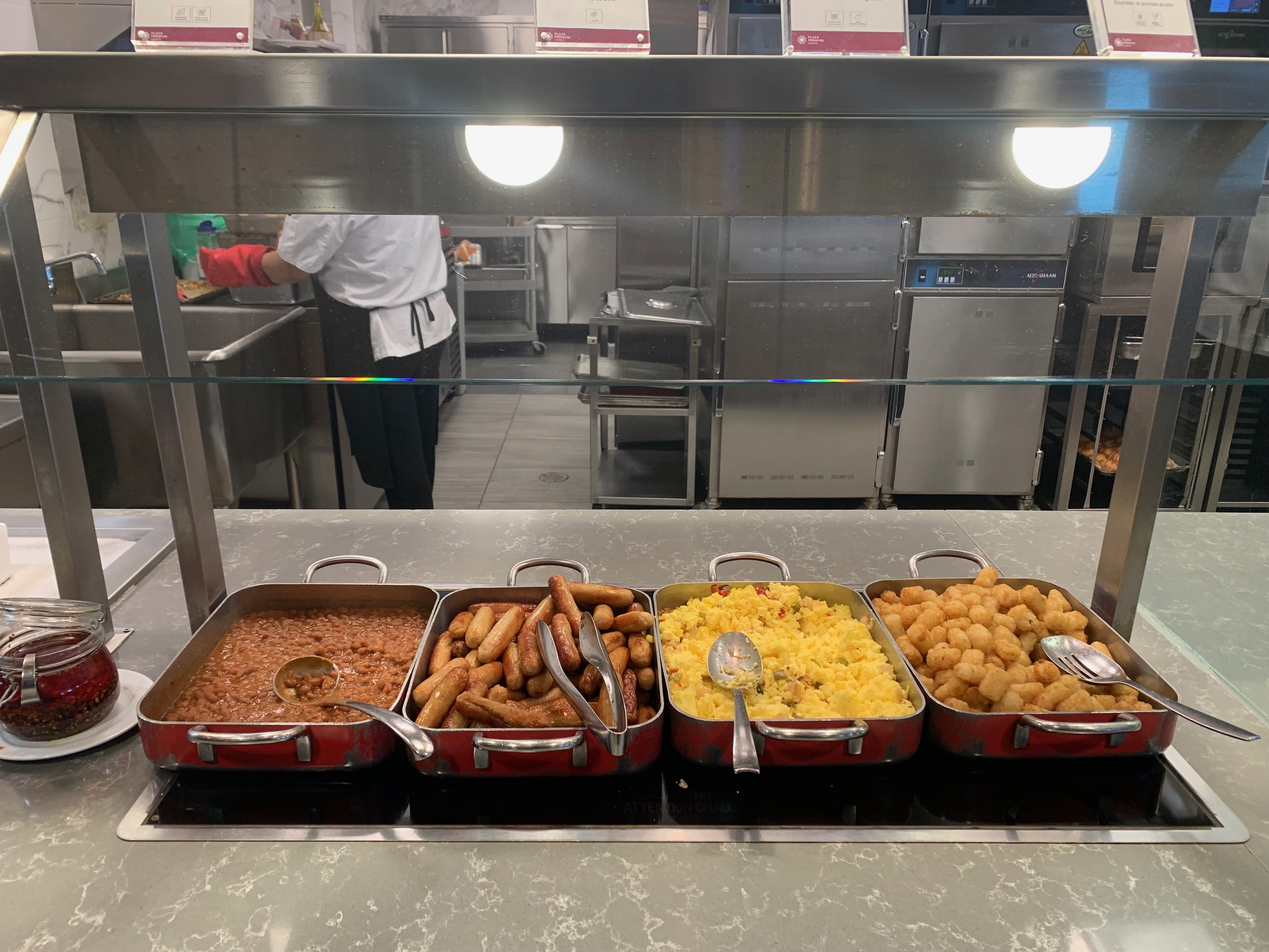 Avis&nbsp;: Plaza Premium Terminal 3 – Départs internationaux à l’aéroport Pearson de Toronto (YYZ) - food 2