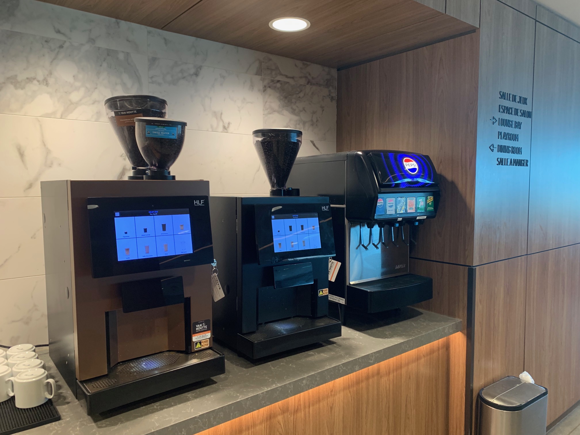 Avis&nbsp;: Plaza Premium Terminal 3 – Départs internationaux à l’aéroport Pearson de Toronto (YYZ) - food 7