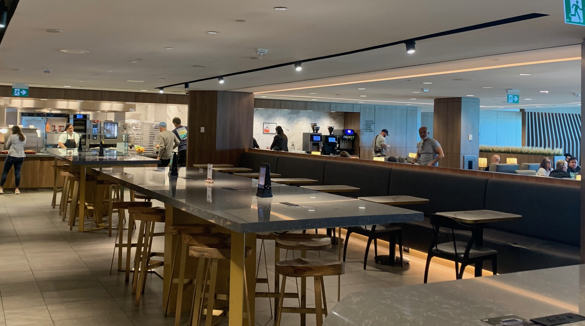 Avis&nbsp;: Plaza Premium Terminal 3 – Départs internationaux à l’aéroport Pearson de Toronto (YYZ) - food 9