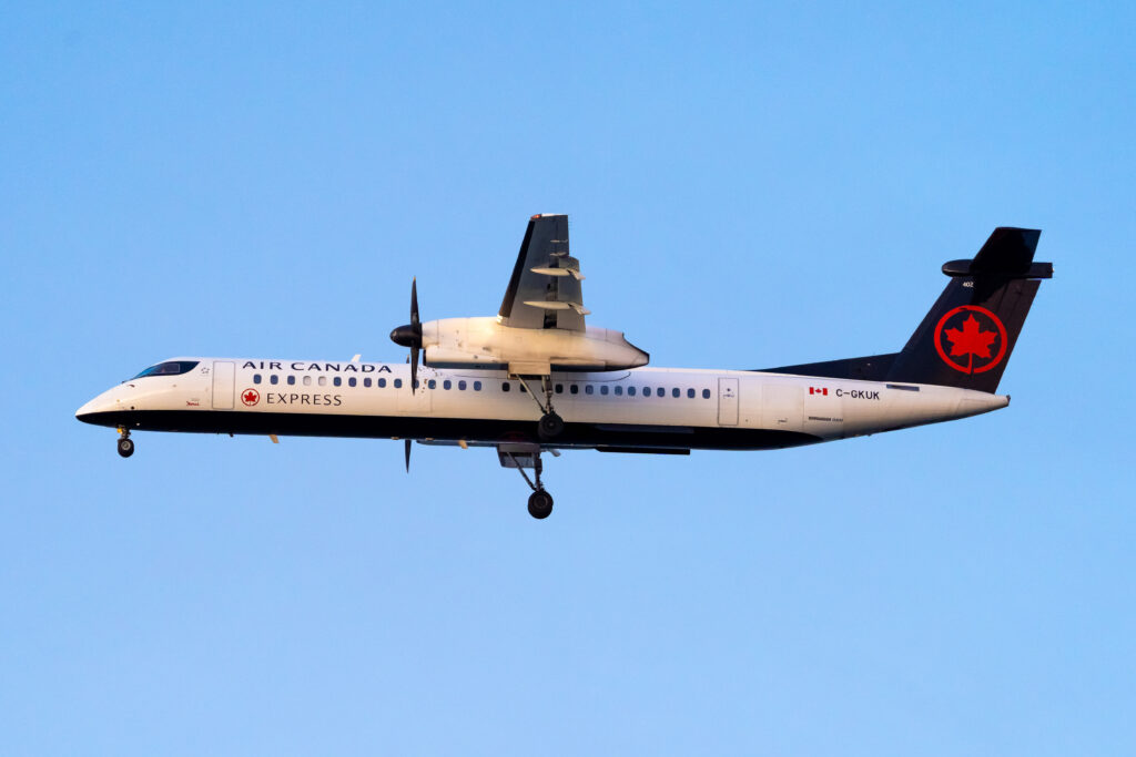 aircanadaexpressq400 2