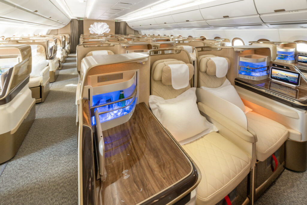 1920_emirates-a350-business-class