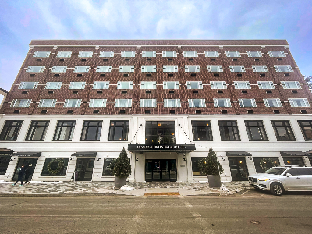 Facade Lake Placid - Grand Adirondack 13