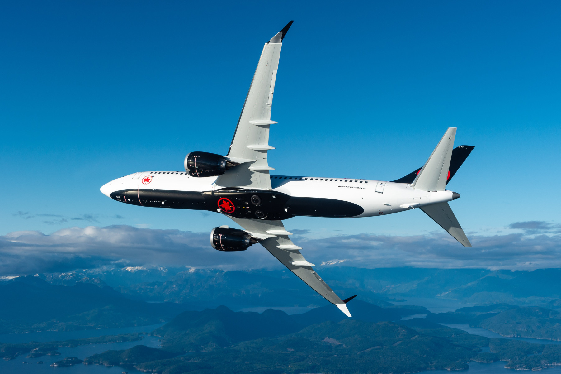 Avion d'Air Canada au sol, compagnie qui reste actionnaire majoritaire d'Aéroplan après la transaction