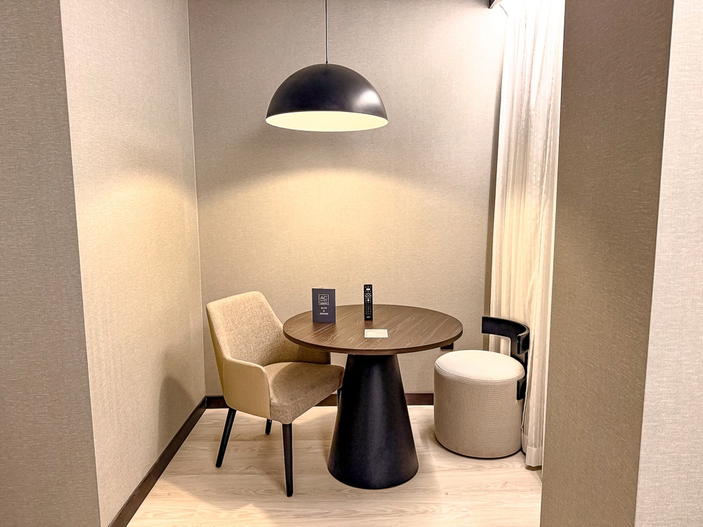 AC Hotel Burlington Chambre 05 Bureau