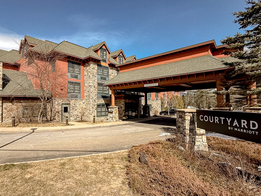 Courtyard Lake Placid - 1 Facade 01