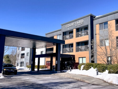 Courtyard Burlington Williston - 1 Facade 01