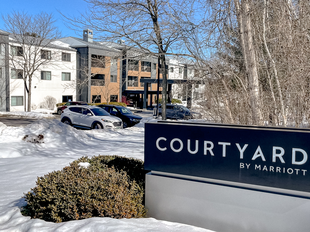 Courtyard Burlington Williston - 1 Facade 02