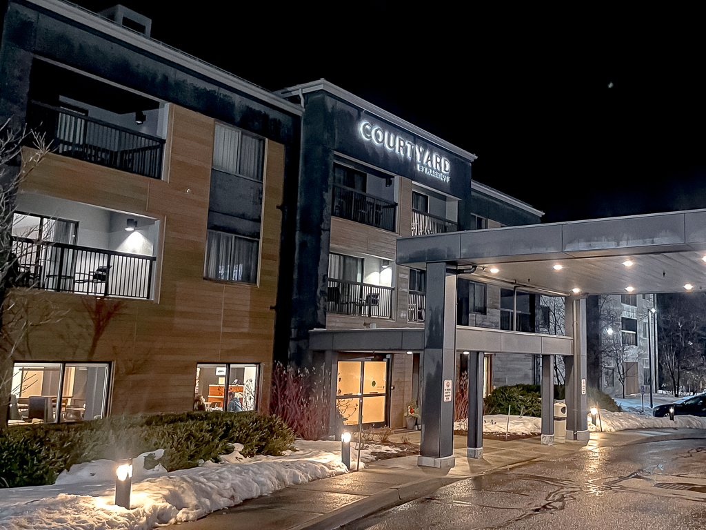 Courtyard Burlington Williston - 1 Facade 03