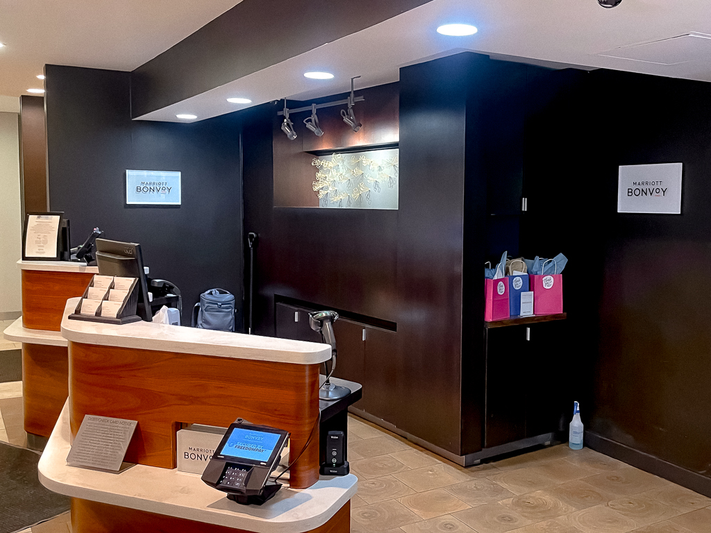 Courtyard Burlington Williston - Réception 01