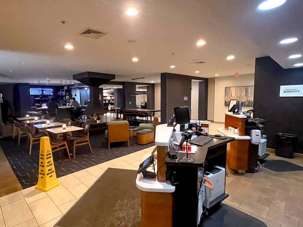 Courtyard Burlington Williston - Réception 02