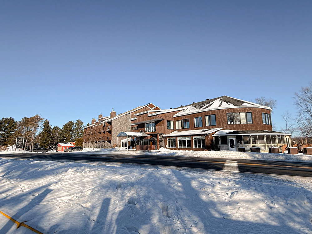 Hotel Lac Brome Best - 1 Facade 01