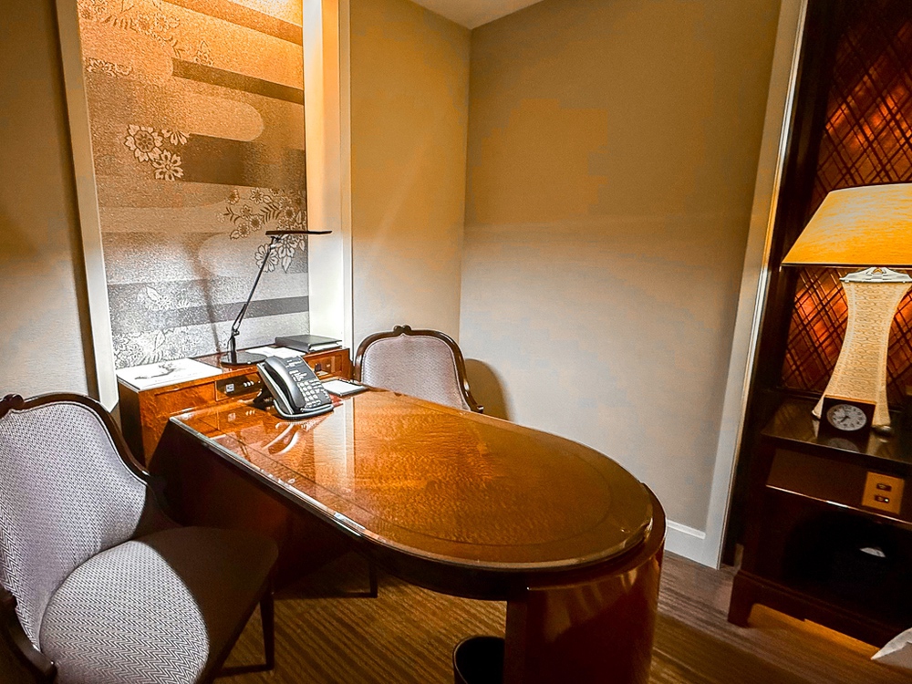 The Ritz Carlton Tokyo Chambre Bureau