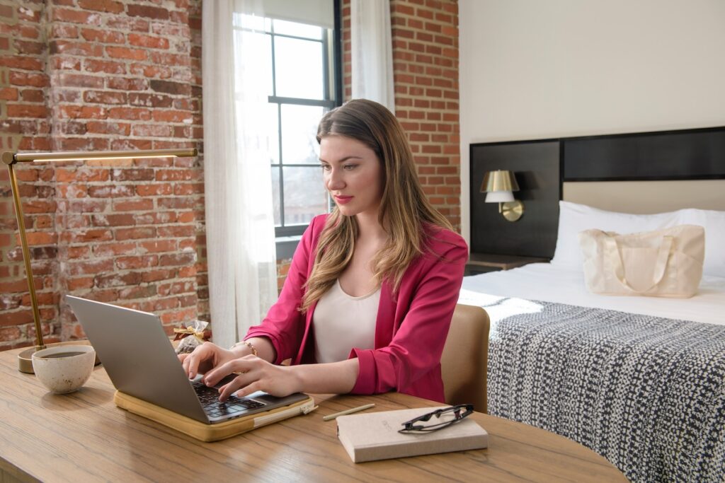 Hilton Honors AI featured