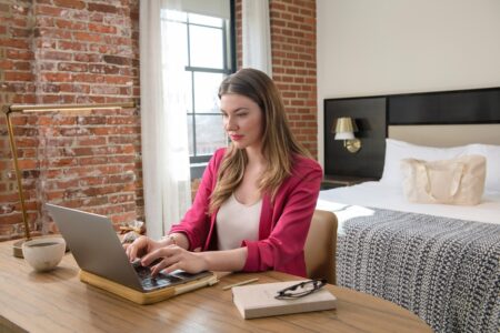 Hilton Honors AI featured