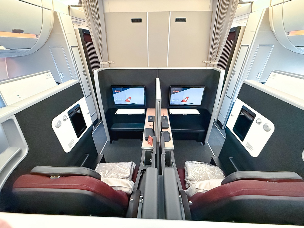 SWISS - A350 Senses - Business Class - Suite Double 01