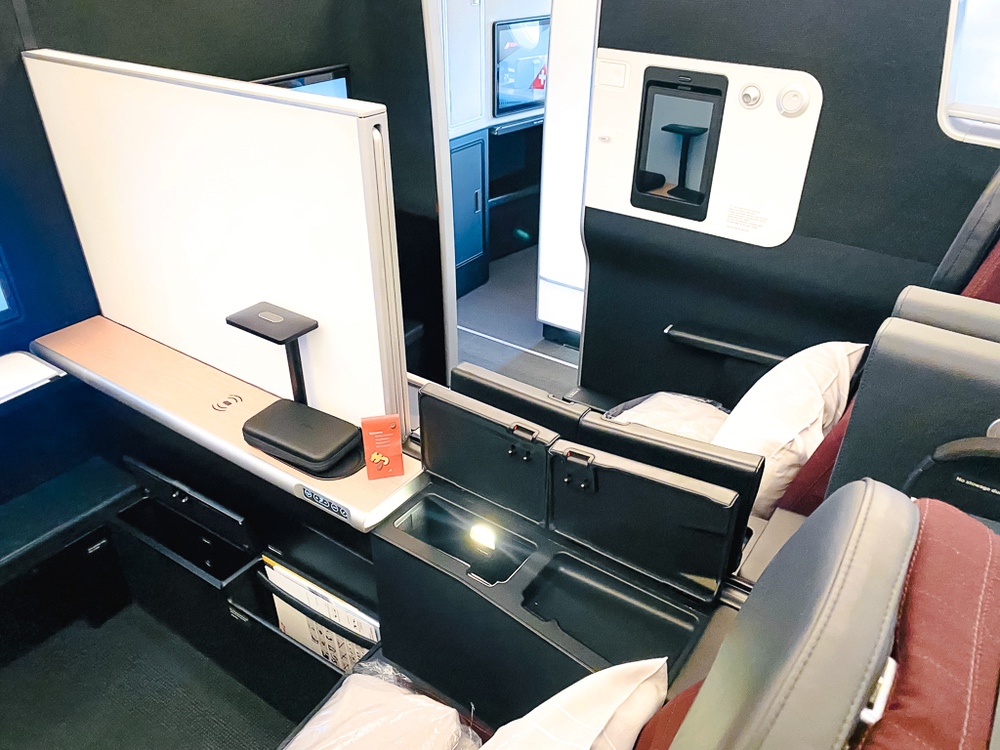 SWISS - A350 Senses - Business Class - Suite Double 02