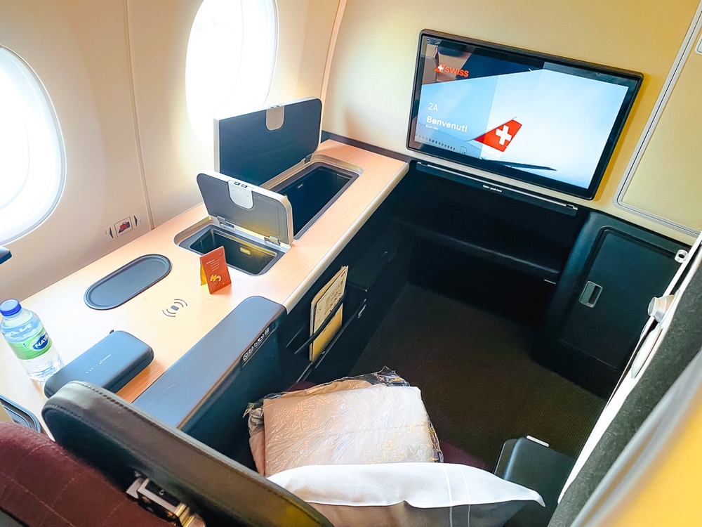 SWISS - A350 Senses - Business Class - Suite Simple 01