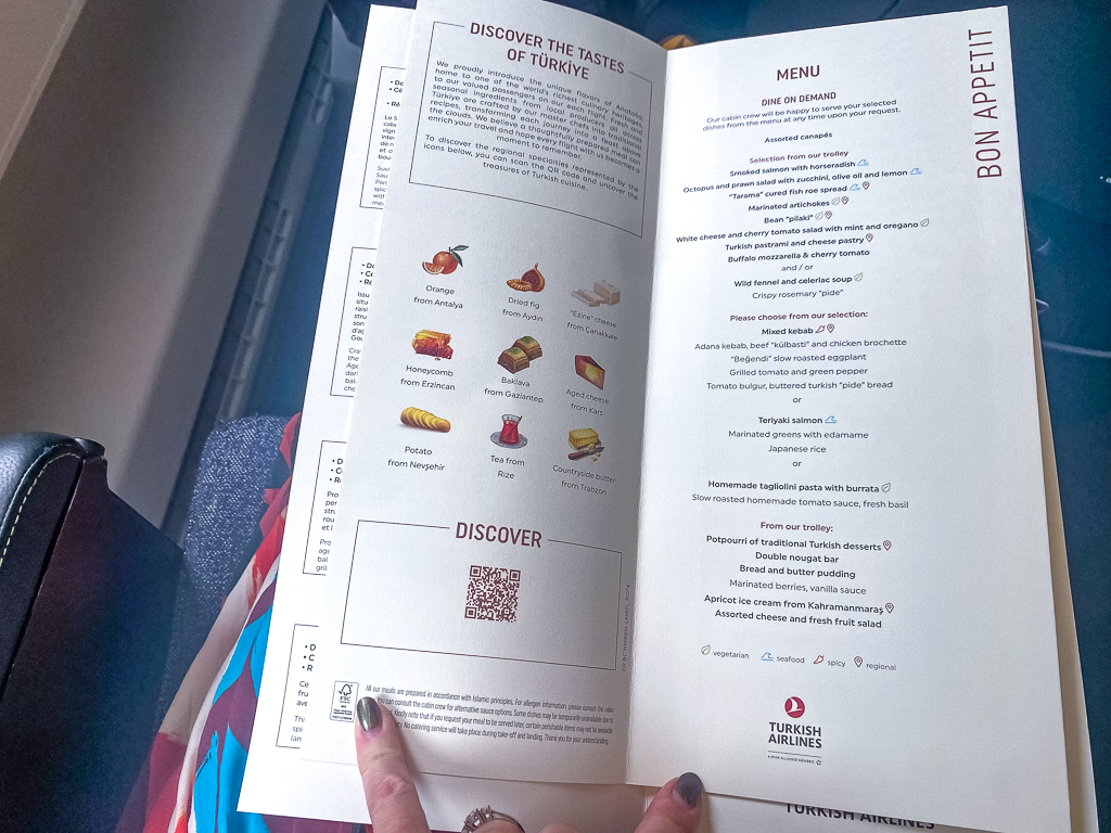Menu Turkish Airlines classe affaires présentant spécialités turques, plats principaux variés et section découverte gastronomique