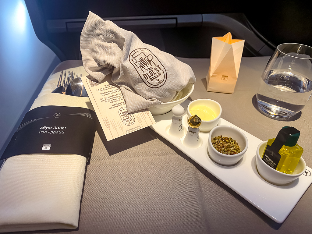 Trousse de toilette Turkish Airlines by Diptyque avec produits de luxe et amenities premium pour classe business