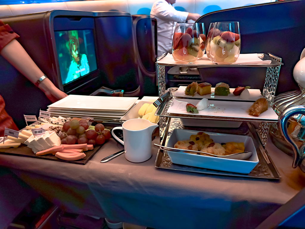 Cérémonie du café Turkish Airlines avec service à étages, pâtisseries et présentation traditionnelle en classe business