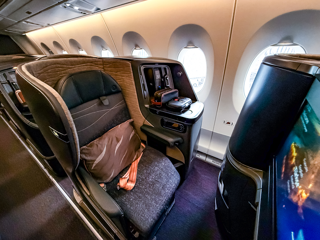 Siege individuel Turkish Airlines classe affaires A350 avec console centrale, ecran prive et finitions luxueuses