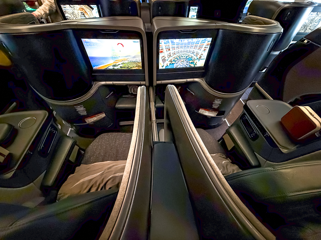 Systeme de divertissement Turkish Airlines en classe affaires A350 avec ecrans individuels et interface moderne