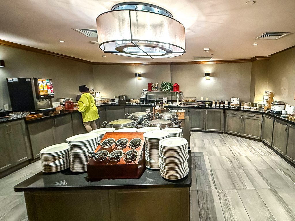 Review: Residence Inn Mont Tremblant Manoir Labelle | Marriott Bonvoy - Breakfast 01 8