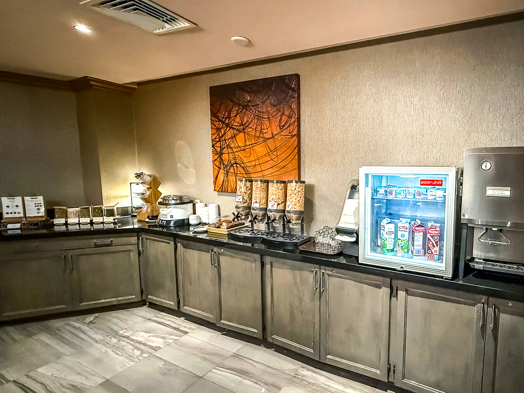 Review: Residence Inn Mont Tremblant Manoir Labelle | Marriott Bonvoy - Breakfast 02 9