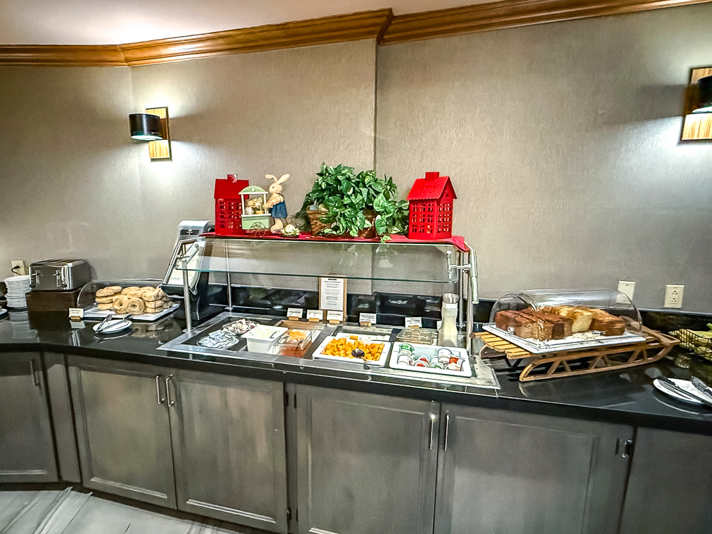 Review: Residence Inn Mont Tremblant Manoir Labelle | Marriott Bonvoy - Breakfast 05 12