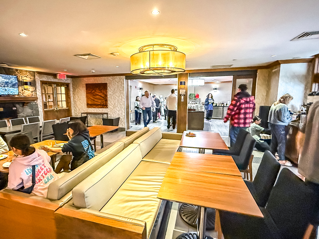 Review: Residence Inn Mont Tremblant Manoir Labelle | Marriott Bonvoy - Breakfast 09 16