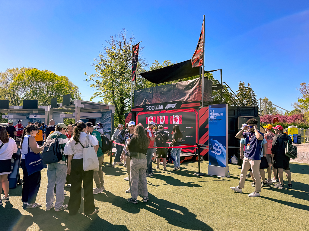 Experience interactive F1 Podium au Grand Prix du Canada avec ecran geant et estrade ceremoniale