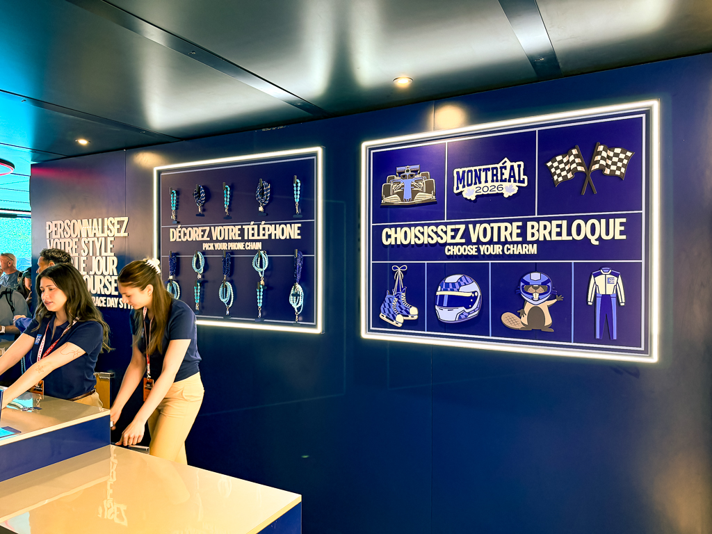 Mur interactif de personnalisation de breloques Montreal 2026 dans le pavilion F1 Grand Prix du Canada