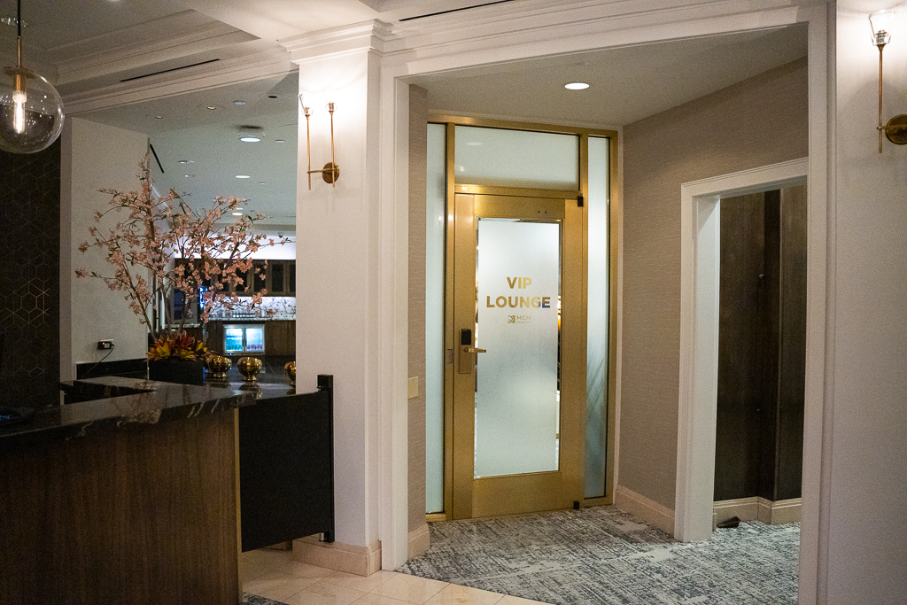 Porte d'entrée et comptoir du VIP Lounge du MGM Grand