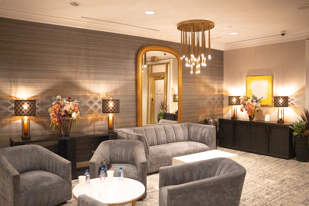Espace salon avec fauteuils du VIP Lounge du MGM Grand