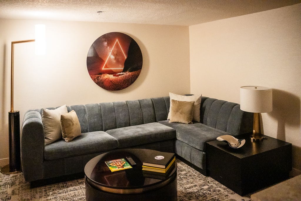 Coin sofa de la chambre lit queen du MGM Grand