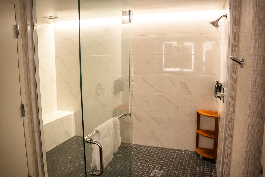 Double vasque de la salle de bain de la chambre King au MGM Grand