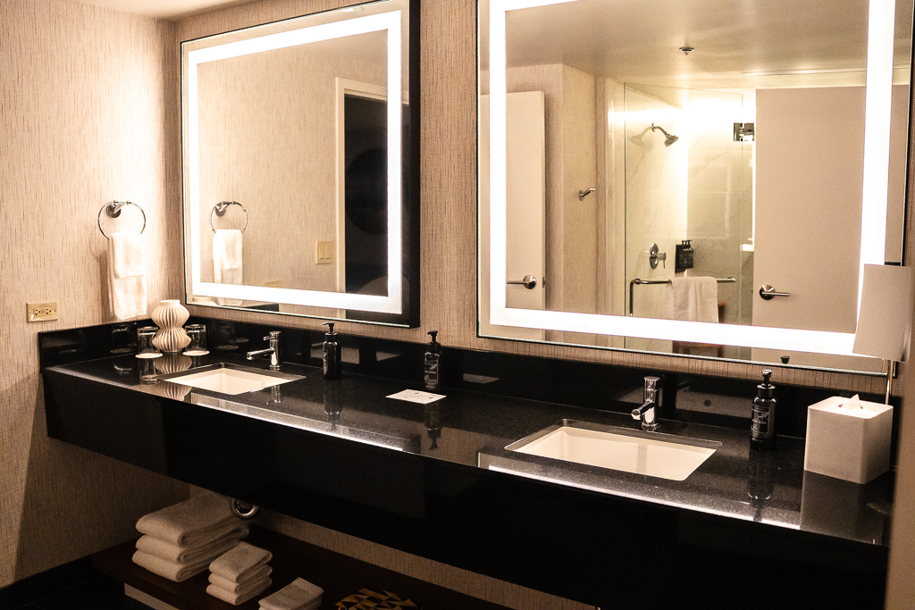 Vasque de la salle de bain de la chambre King au MGM Grand