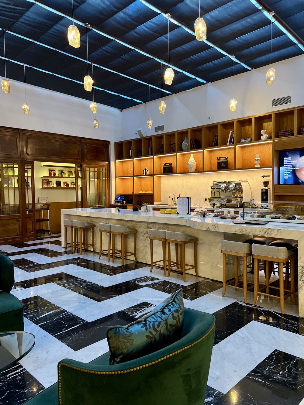 Café de Prensa at the Recoleta Grand, counter and stools