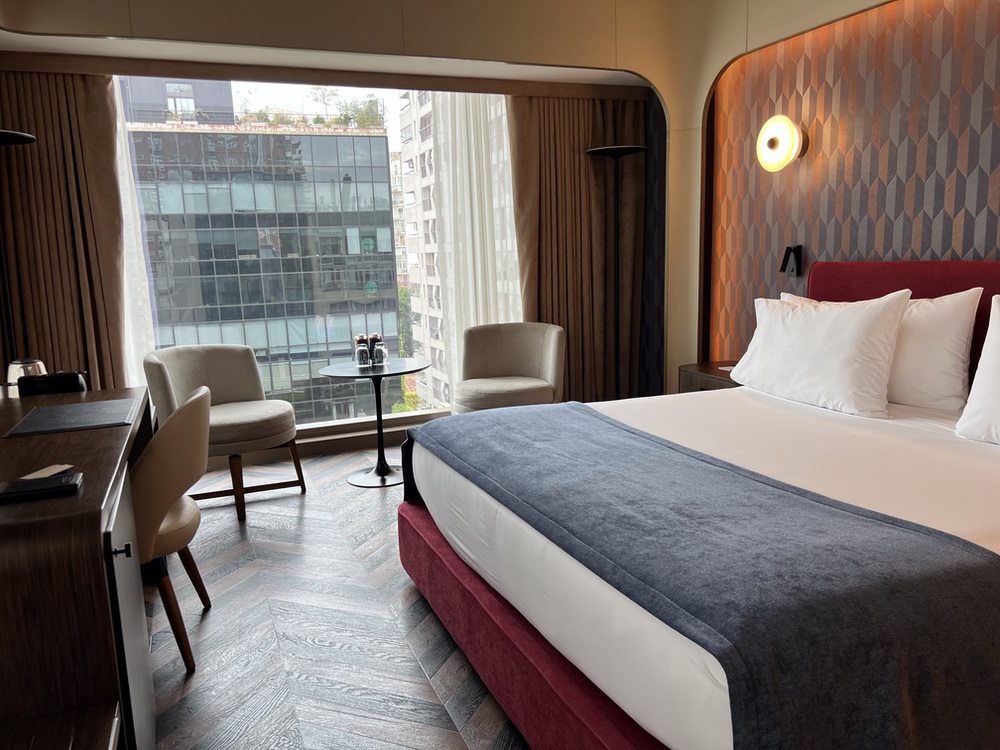 Executive room with King bed and views over the Recoleta rooftops