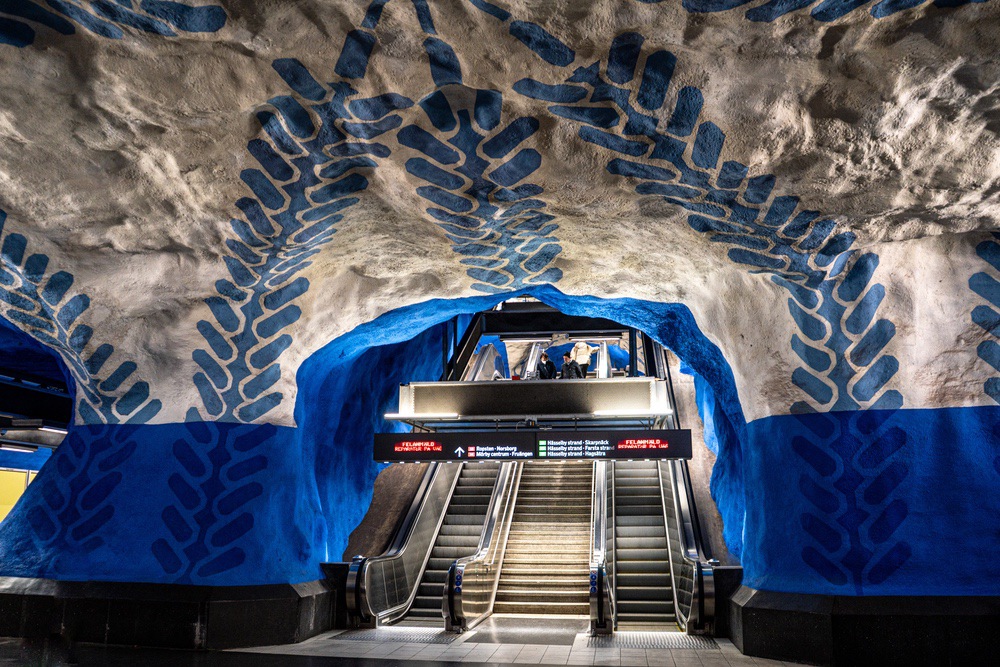 Station de métro T-Centralen de Stockholm, véritable galerie d'art souterraine bleue