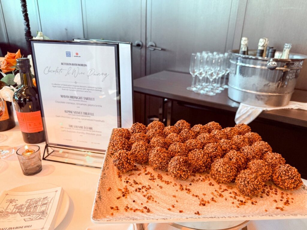 Desserts inspirés des hôtels Hyatt accompagnés de vins servis à bord d'Air Canada