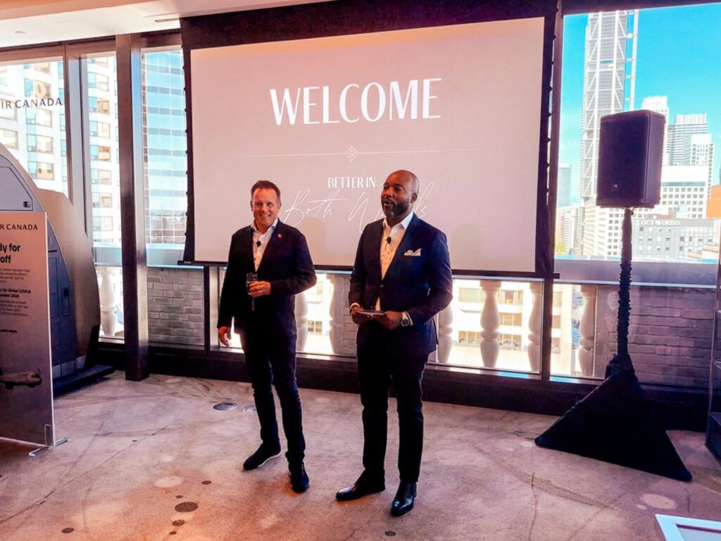 Scott O'Leary (Air Canada) et TJ Abrams (Hyatt) lors du lancement du partenariat à Toronto